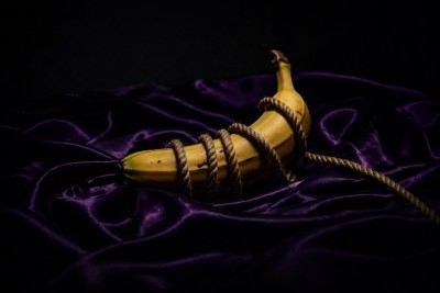 kako izvoditi vezivanje penisa, vezanje penisa, BDSM usmjeren na penis