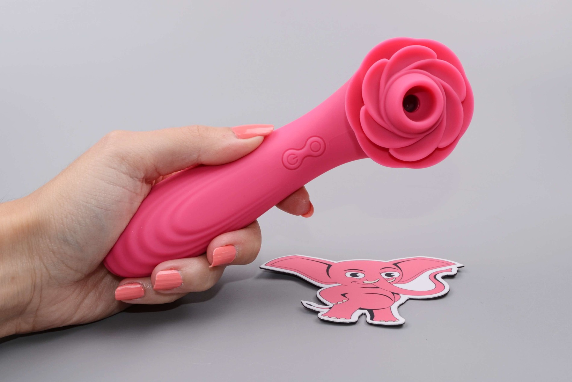 Obožavajte Lilien II. vibrator na pritisak (15 cm), u ruci