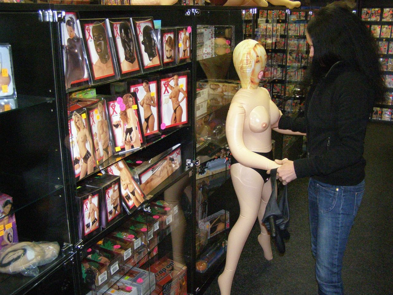 Gaćice od lateksa s vanjskim penisom