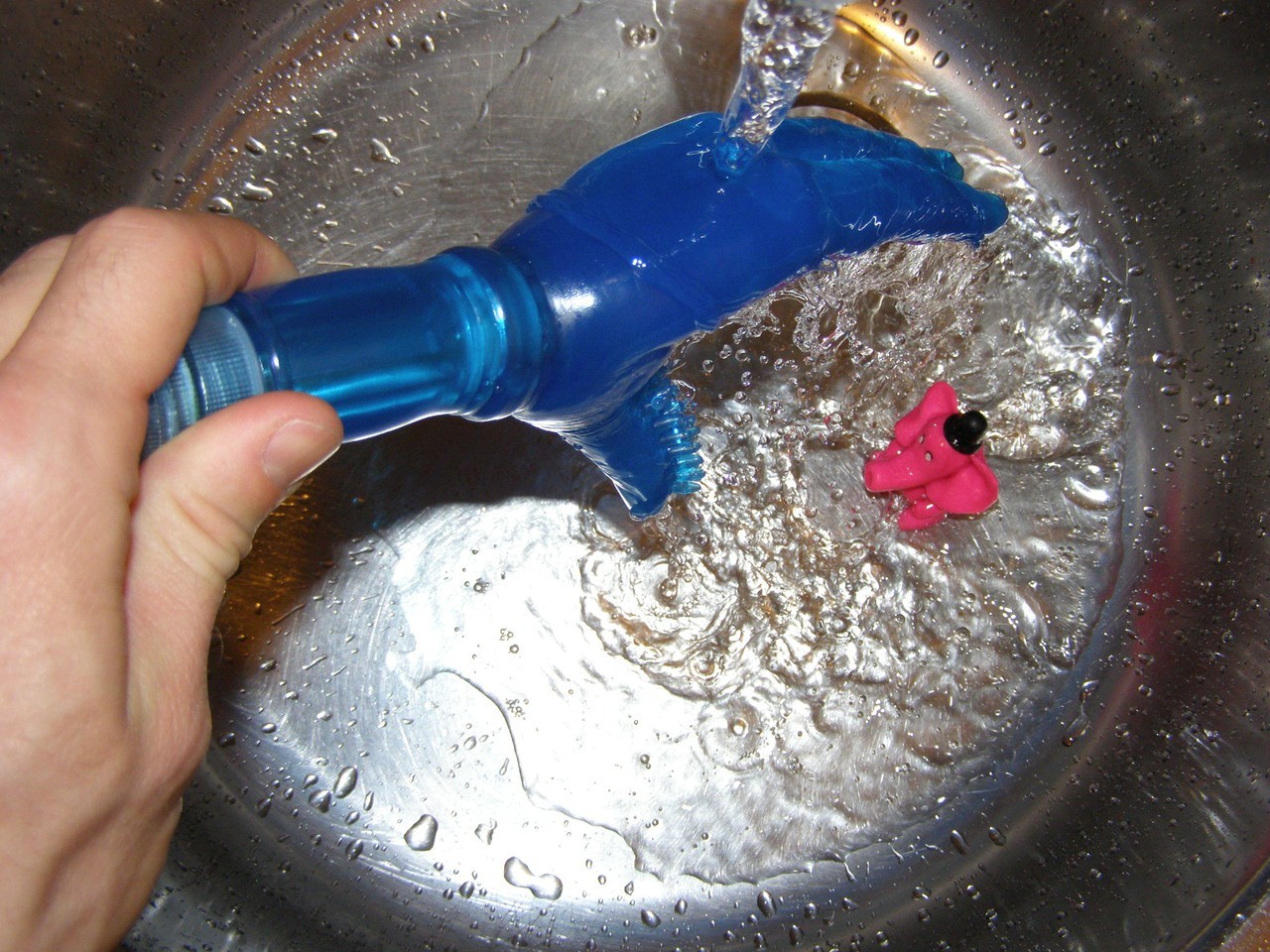 Blue Hand vibrator u vodi