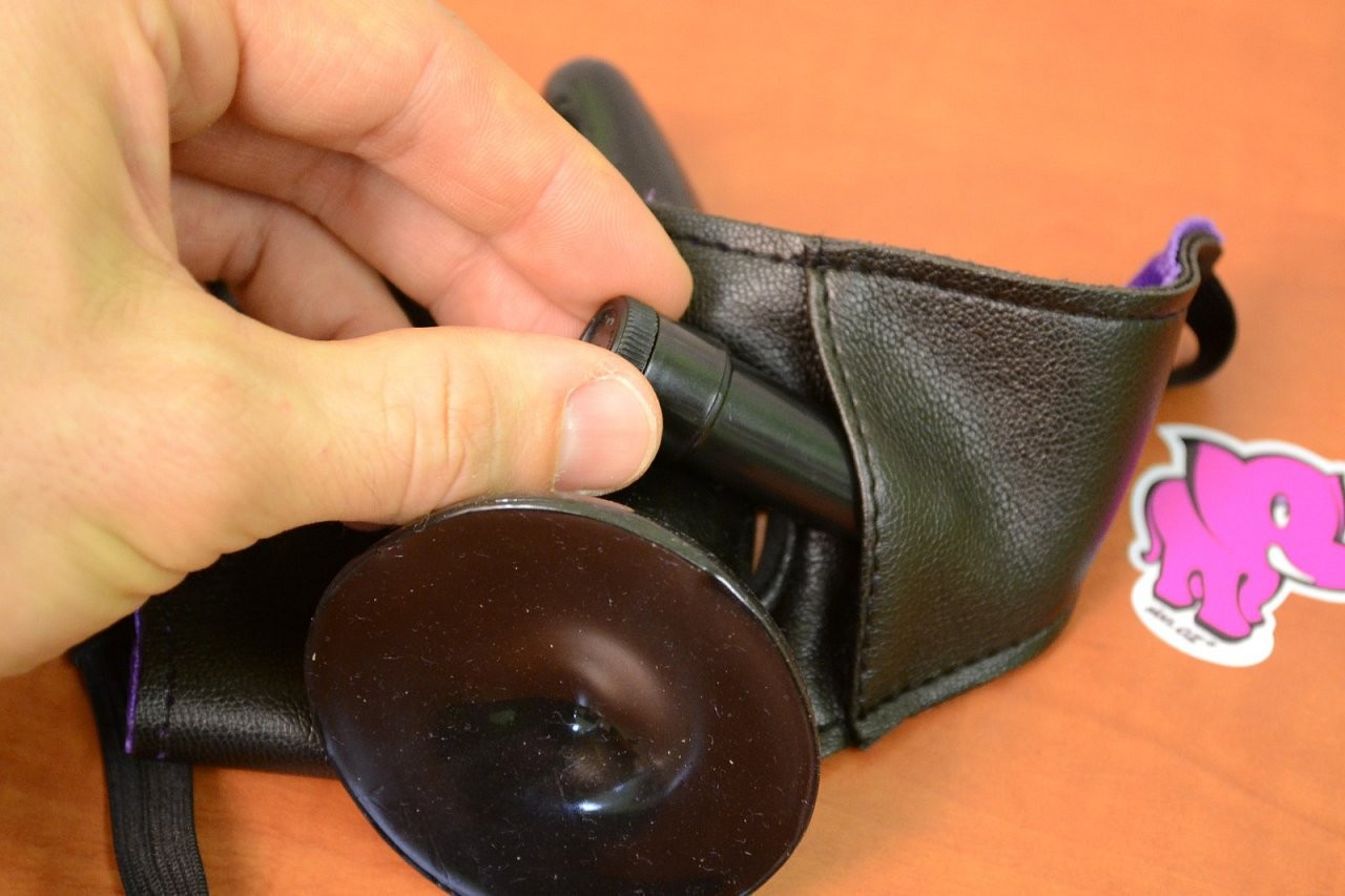 Strapon Little Black s vibracijom, analni