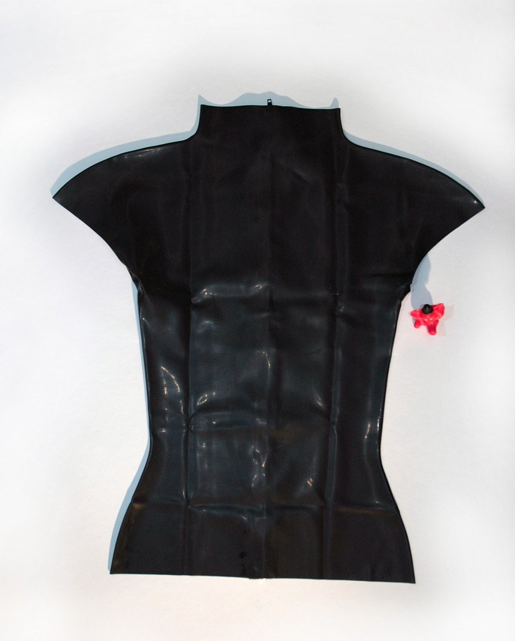 Lateks majica s patentnim zatvaračem na leđima