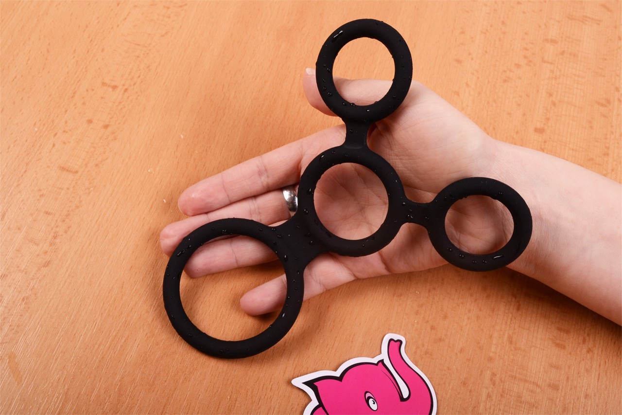 Prsten za erekciju ropstva - u ruci