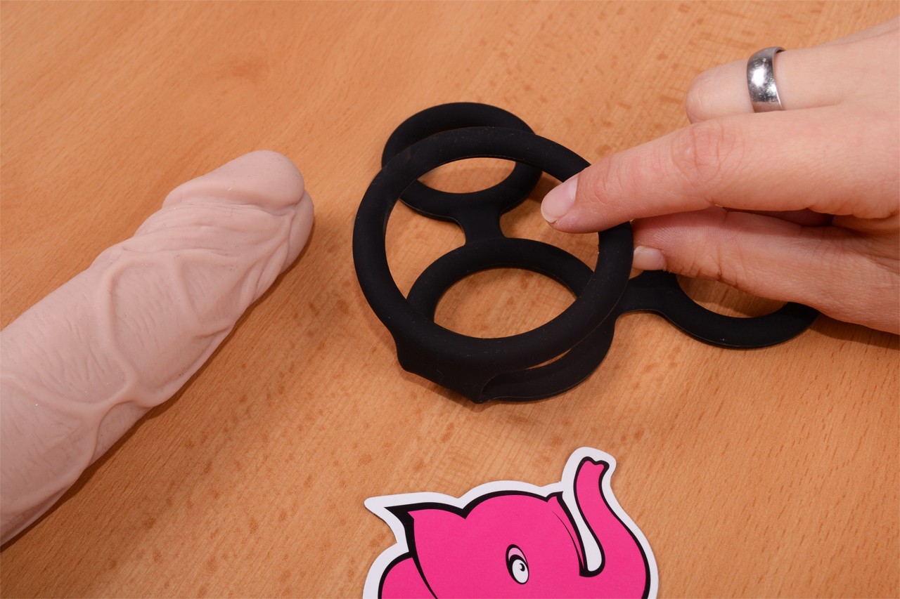 Bondage prsten za erekciju - na manjem dildu, promjera 3,6 cm