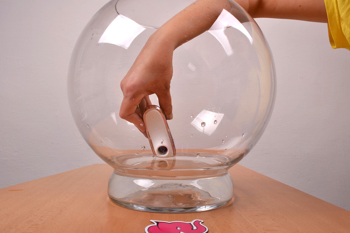 Satisfyer Pro Traveler, u vodi