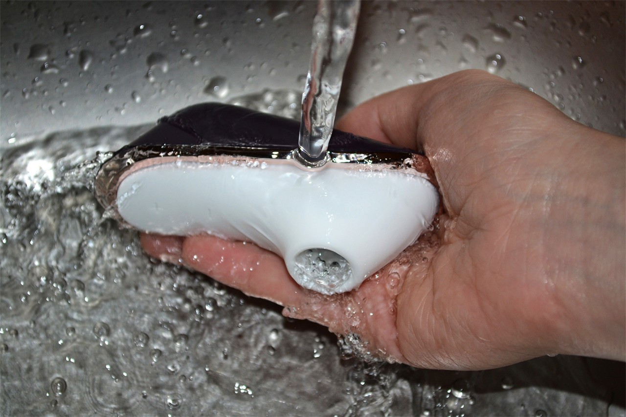 Satisfyer Pro Traveler, pod tekućom vodom