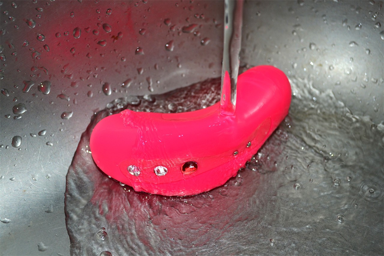 Fun Factory LAYA II, pod tekućom vodom