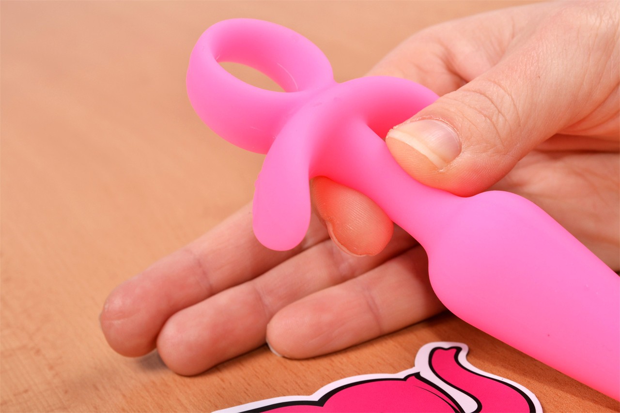 Pink Shining analni čep - u ruci