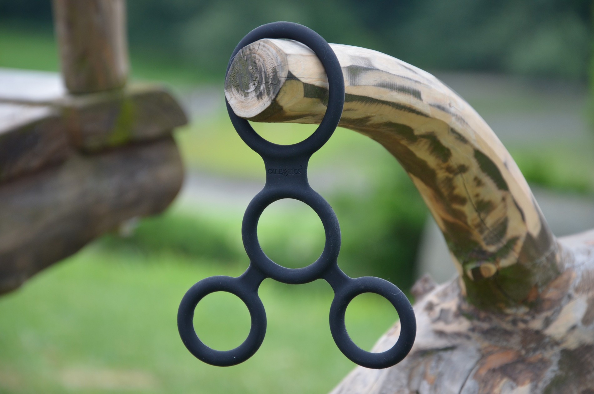 Erekcijski prsten za penis i testise Bondage