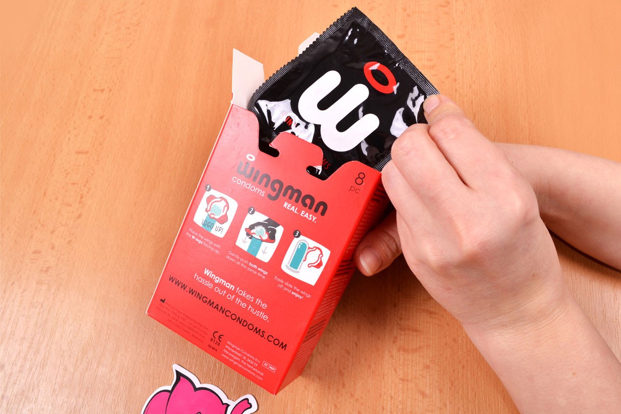 Wingman kondomi - vađenje kondoma iz kutije