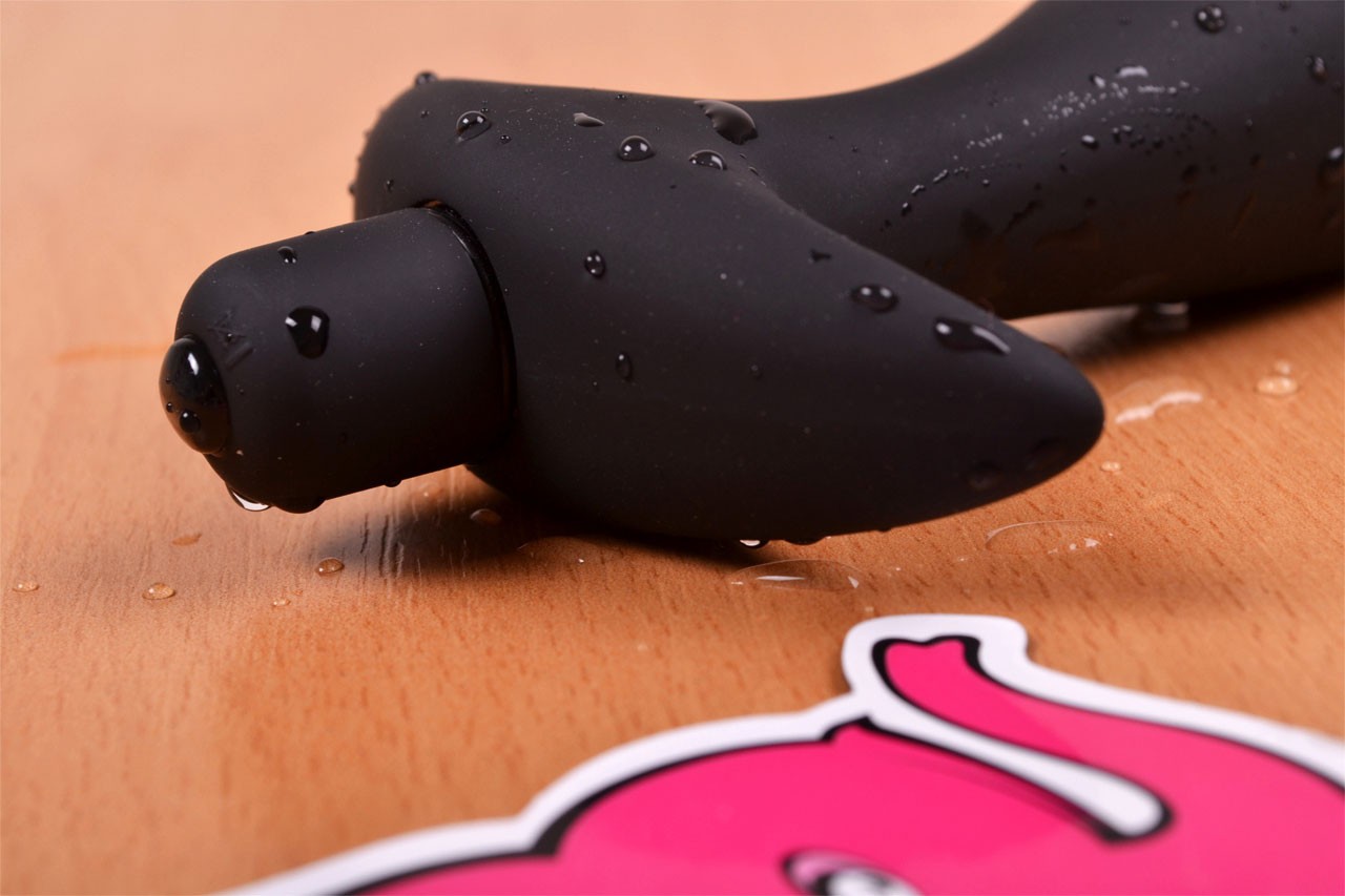 Vibrirajući analni čep Prostate Jet - detalj stopala i pričvršćivanja