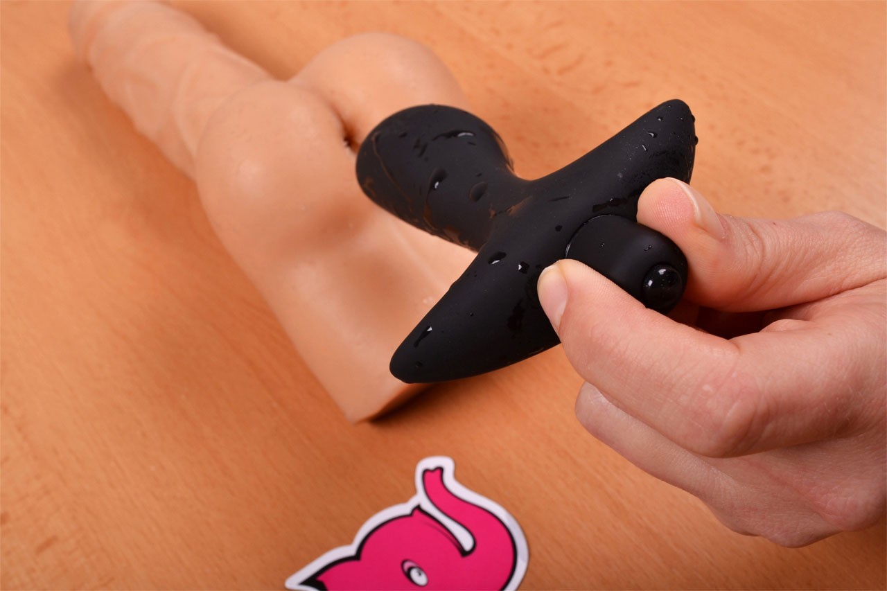 Prostate Jet vibrirajući analni čep - Demonstracija umetanja čepa
