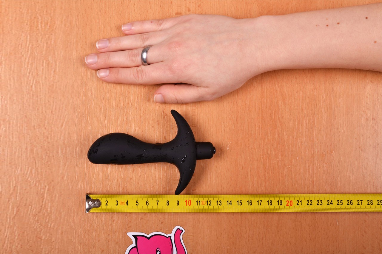 Vibrirajući analni čep Prostate Jet - mjerimo duljinu čepa