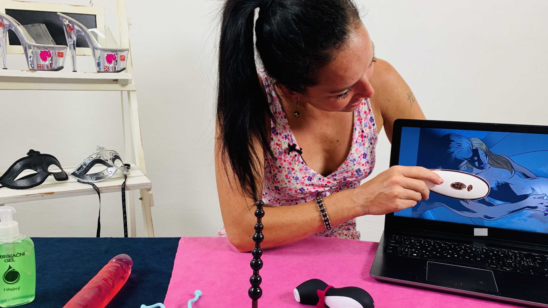 Satisfyer luksuzni vibrator pod pritiskom, Domča