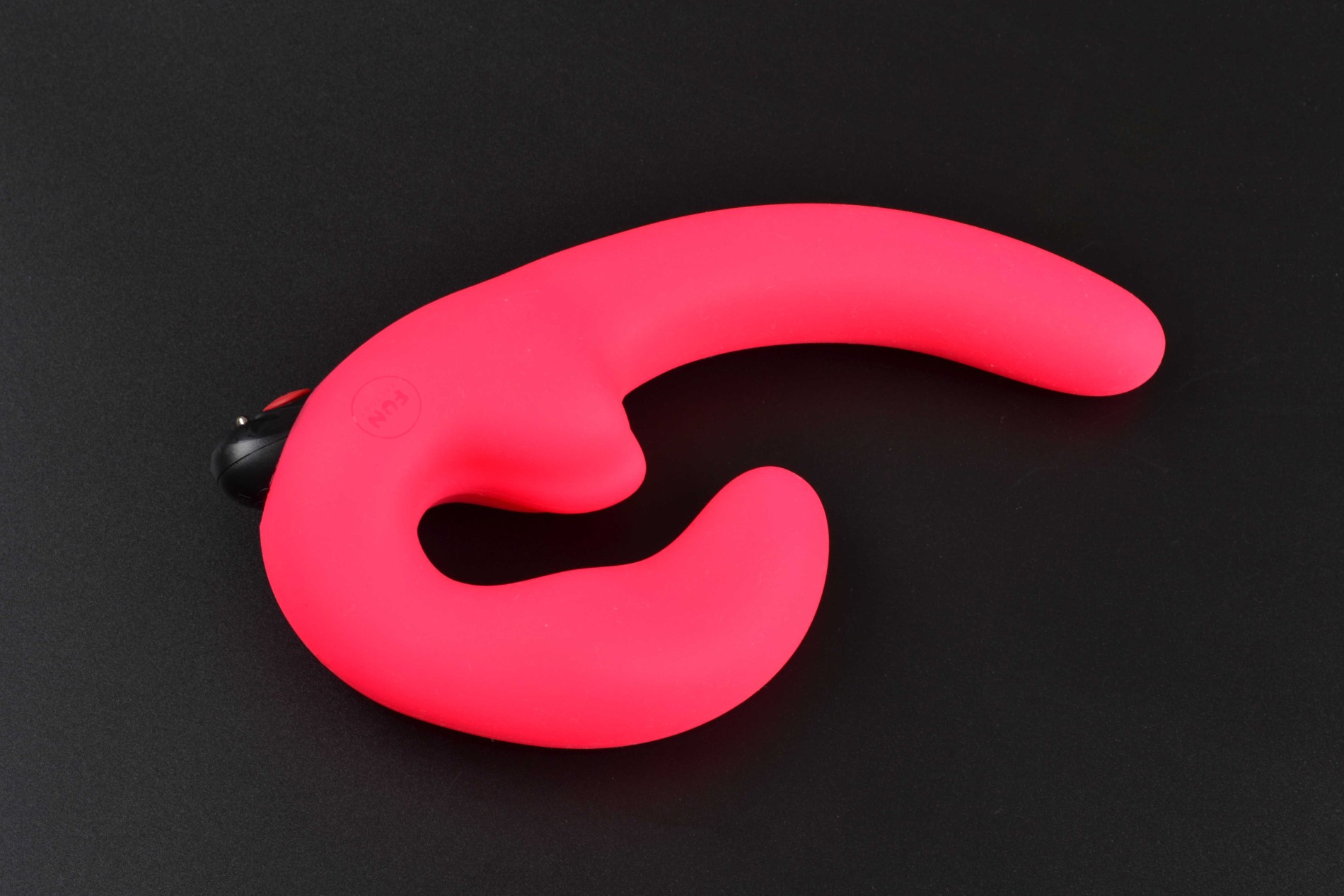 Fun Factory Sharevibe penis s štipaljkom