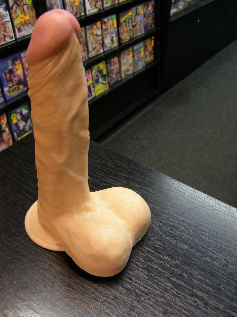 Dildo 22cm sa vakuumom i testisima