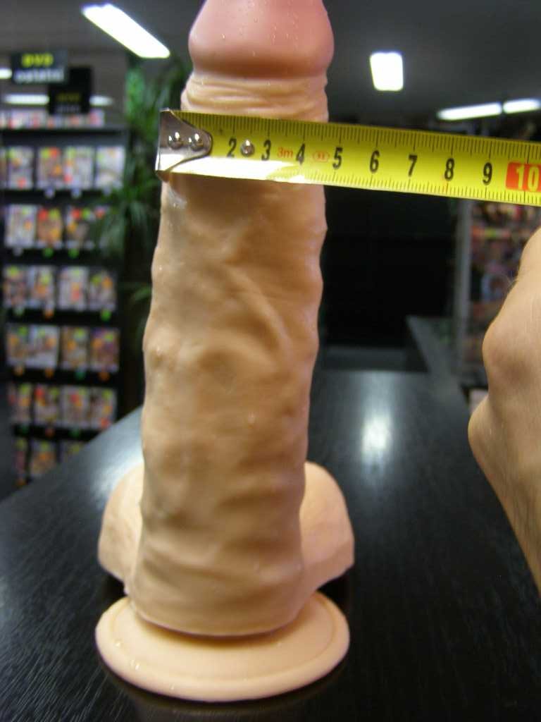 Dildo 22cm sa vakuumom i testisima