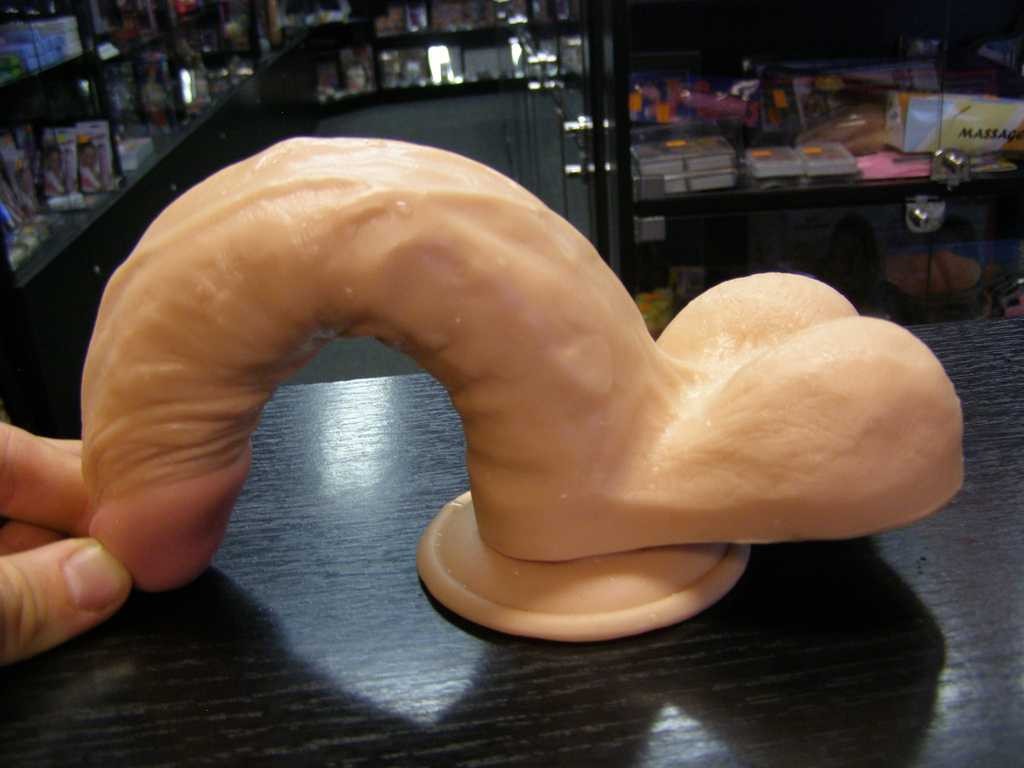 Dildo 22cm sa vakuumom i testisima