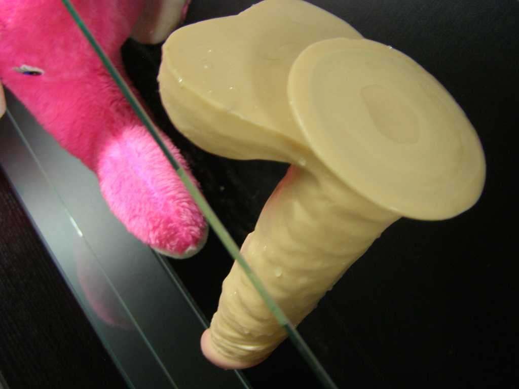 Dildo 22cm sa vakuumom i testisima