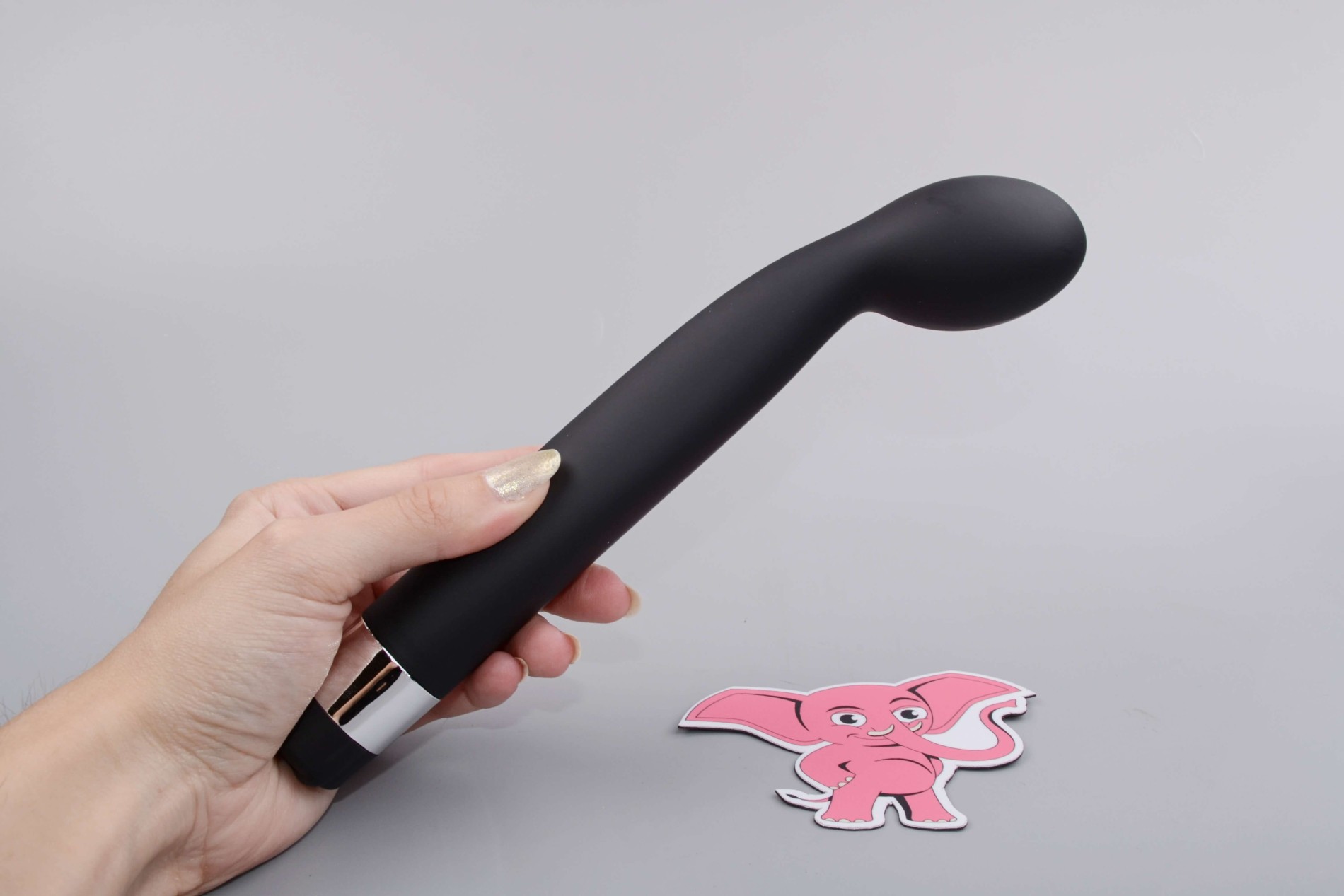 Vibrator za masažu prostate G-Vibe, u ruci
