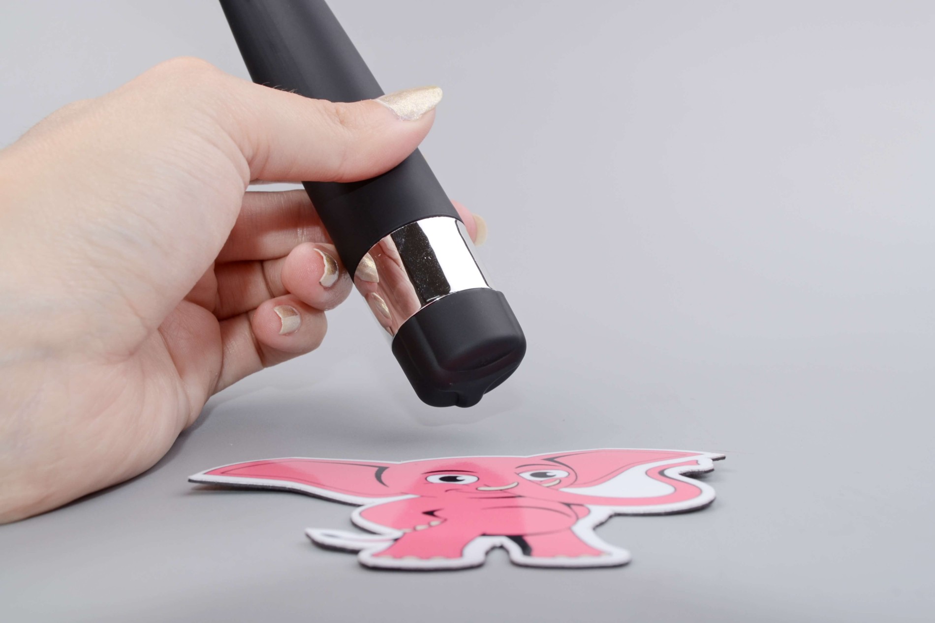 Vibrator za masažu prostate G-Vibe, u ruci