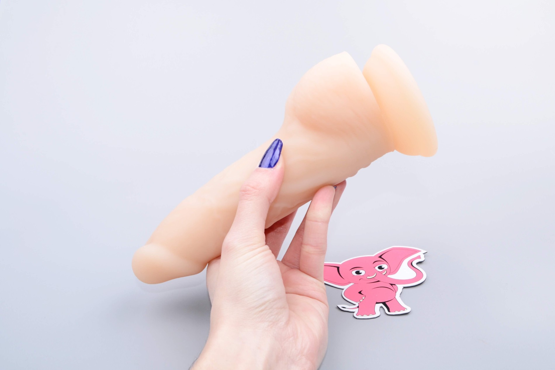 Realistični dvostruki silikonski rotirajući vibrator s Real Rock daljinskim upravljačem u ruci