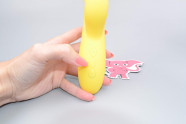 Vibrator s klitorisnom projekcijom Bee, kontrola