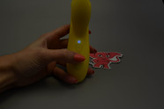 Vibrator s klitorisnom projekcijom Bee, svijetli u mraku