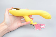 Vibrator s klitorisnom projekcijom Bee, u ruci