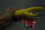 Vibrator s klitorisnom projekcijom Bee, svijetli u mraku
