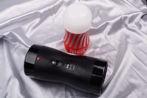 Tenga Vacuum Gyro Roller rotirajući masturbator (20 cm)