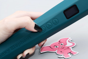 Masažni vibrator AkuWand Next Gen (30 cm), u ruci