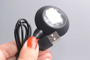 Vibrirajući analni čep Diamond Vibe, USB kabel