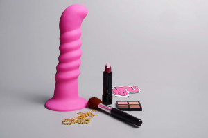 Silikonski dildo s vakuumom Hot Pink (18 cm)